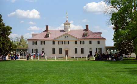 Mount Vernon, Virginia - April 28, 2005: Tourists line up at Mt. Vernon, historic estate of founding father George Washington.のeditorial素材