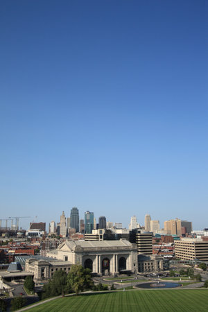 Kansas City - September 27, 2009: Union Station and the city skyline in Kansas City.のeditorial素材