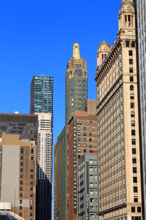 Chicago - June 17, 2012: Chicago skyscrapers near the Chicago River.のeditorial素材