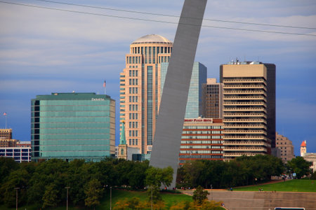 St. Louis, Missouri - September 26, 2009: View of the St. Louis skyline and the historic Gateway Arch in Missouri.のeditorial素材