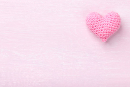 Crochet pink heart on pink wooden backgroundの写真素材