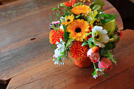 flower on wooden table の写真素材
