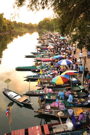 SONGKHLA APRIL 14  Khlong Hae floating market is the first and the only floating market in Southern Thailand, Songkhla on April 14, 2011  Vendors selling a big variety of local Thai food and snacks のeditorial素材