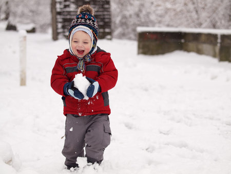 outddor portrait baby during winter