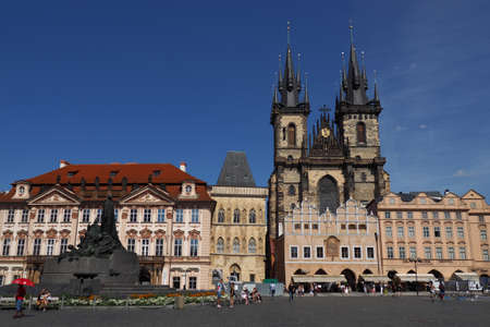 Old Town Square in Prag with the monument to Jan Hus, prague, Czech Republicのeditorial素材