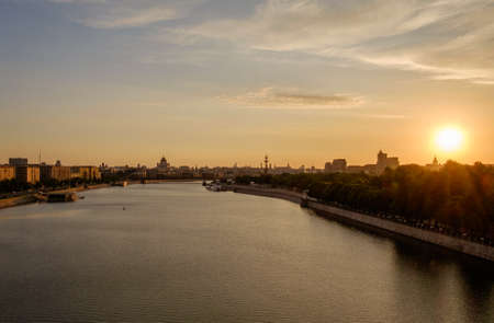 City landscape. Dawn over the Moscow River.のeditorial素材