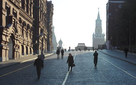 November 13, 2017 Moscow, Russia. Passers-by on Red Square in Moscow.のeditorial素材