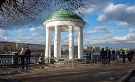 February 17, 2019, Moscow, Russia. Passers-by on Pushkinskaya embankment in Gorky park in Moscow.のeditorial素材