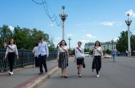 May 23, 2019. Orel, Russia. Sad graduates on the day of the Last call on the Alexander bridge in Orel.のeditorial素材