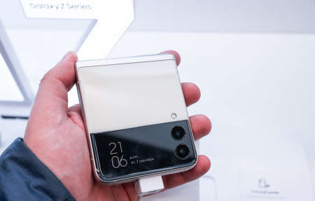 September 2, 2021, Moscow, Russia. New bendable smartphone from Samsung Galaxy Z Flip 3 on a storefront.のeditorial素材