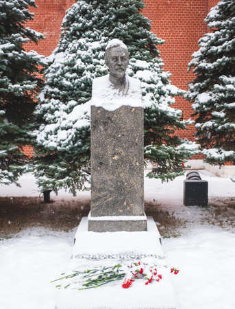 December 5, 2021, Moscow, Russia. Monument at the grave of Soviet statesman Felix Dzerzhinsky in the necropolis near the Kremlin wall on Red Square.のeditorial素材