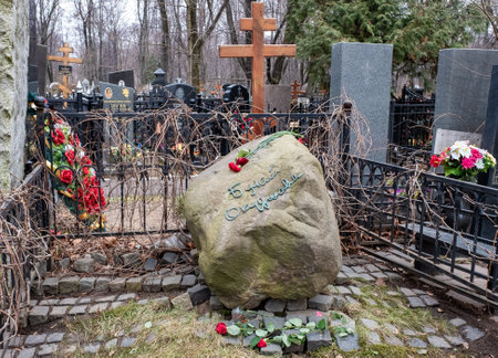 November 27, 2021, Moscow, Russia. Monument at the grave of the poet Bulat Okudzhava at the Vagankovsky cemetery in Moscow.のeditorial素材