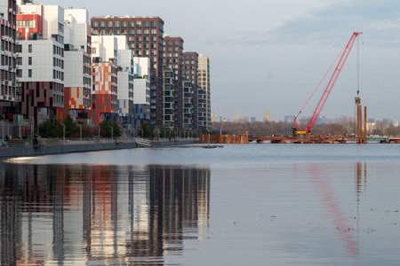 November 11, 2023, Moscow, Russia. Construction of a pedestrian bridge across the Nagatinsky zaton.のeditorial素材