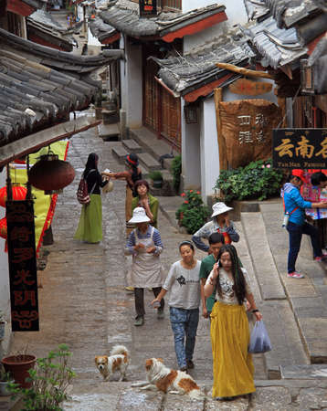 Lijiang, China - June 10, 2015: people are walking on the street in Lijiang, Chinaのeditorial素材