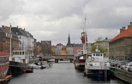 Canal and building in the center of Copenhagenの写真素材