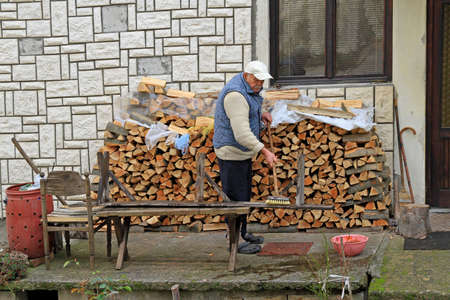 man is washing his bench outdoorのeditorial素材