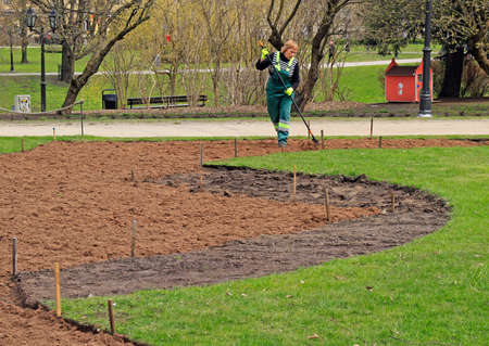female worker is preparing soilのeditorial素材