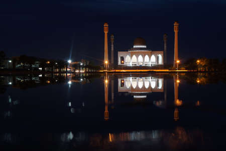 Hat Yai, Songkhla, Thailand - 30 April 2018: Beautiful sunset view of Songkhla Central Mosque or Masjid Songkhla at Hat Yai District, Songkhla, Thailandのeditorial素材