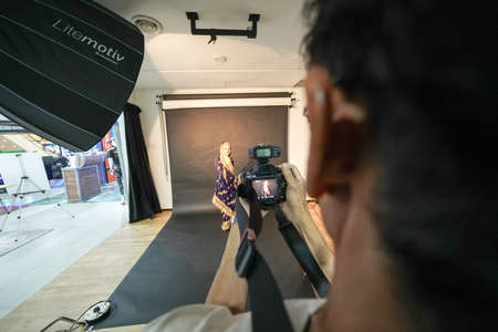 Kuala Lumpur, Malaysia â November 3, 2018: Group of photographers learning creative portrait during photo shooting in photography studio.のeditorial素材
