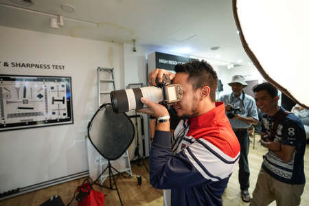 Kuala Lumpur, Malaysia â November 3, 2018: Group of photographers learning creative portrait during photo shooting in photography studio.のeditorial素材