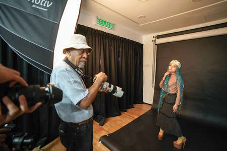 Kuala Lumpur, Malaysia â November 3, 2018: Group of photographers learning creative portrait during photo shooting in photography studio.のeditorial素材