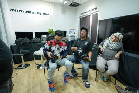 Kuala Lumpur, Malaysia â November 3, 2018: Group of photographers learning creative portrait during photo shooting in photography studio.のeditorial素材