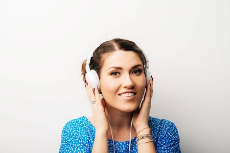 girl listening to music on headphonesの写真素材