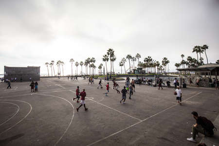 Los Angeles, USA - October 22: Public basketball games at Venice Beach Recreation Center in Los Angeles, California, USAのeditorial素材
