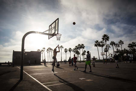 Los Angeles, USA - October 22: Public basketball games at Venice Beach Recreation Center in Los Angeles, California, USAのeditorial素材