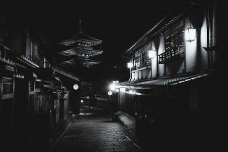 The famous view down Sannen Zaka Street in Higashiyama district in Kyoto, Japanの写真素材