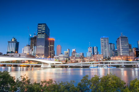 Victoria Bridge and Brisbane Skyline Australiaのeditorial素材
