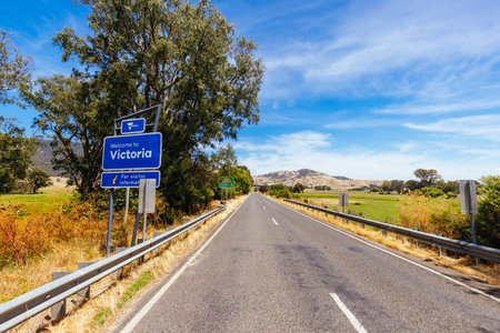 Vic NSW Border in Australiaの素材 [FY310197891538]