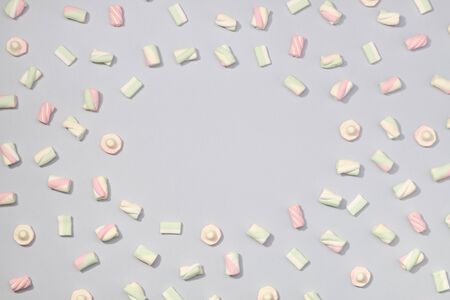 Frame of sweet marshmallows on pastel colorful backgroundの写真素材