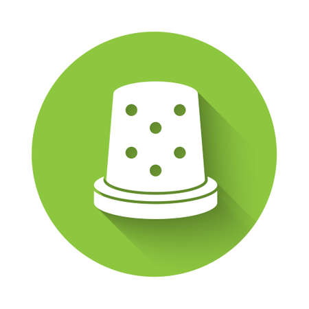 White Thimble for sewing icon isolated with long shadow. Green circle button. Vectorのイラスト素材