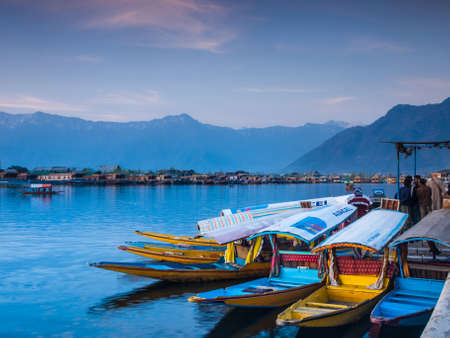 KASHMIR, INDIA-APRIL 10: Dal lake, the tourist attractive destination in northern India. People use 'Shikara" for traveling and transportation in the lake on April 10, 2009 in Kashmir, Indiaのeditorial素材