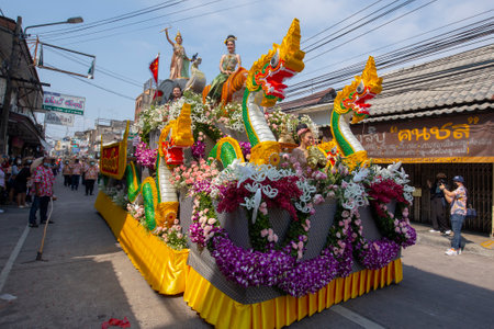 CHONBURI, THAILAND-APRIL 13,2022 : Beautiful parade Songkran Festival at Thailand. Foreign tourists and Thai people enjoy splashing water together with celebration carnival. Safe life, no coronavirus.のeditorial素材