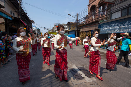 CHONBURI, THAILAND-APRIL 13,2022 : Beautiful parade Songkran Festival at Thailand. Foreign tourists and Thai people enjoy splashing water together with celebration carnival. Safe life, no coronavirus.のeditorial素材