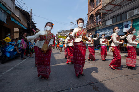 CHONBURI, THAILAND-APRIL 13,2022 : Beautiful parade Songkran Festival at Thailand. Foreign tourists and Thai people enjoy splashing water together with celebration carnival. Safe life, no coronavirus.のeditorial素材