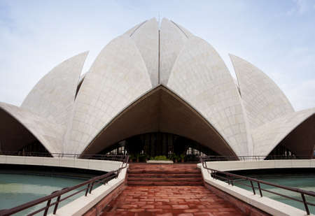 Lines and shapes of the lotus top on Baha'i temple in New Delhi.のeditorial素材