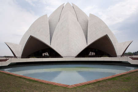 Lotus shaped top of the Baha'i temple reflected in one pool.のeditorial素材