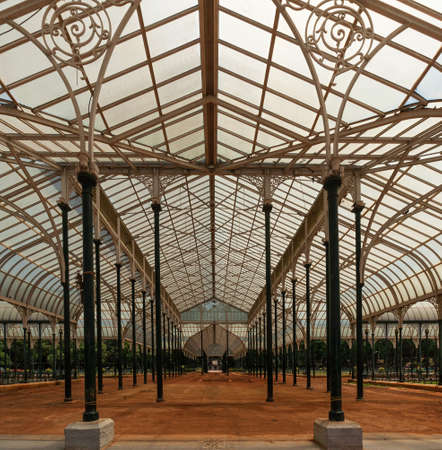 Metal beams and pillars form web of crosses and lines  Bangalore Lal Bagh のeditorial素材