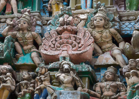 KUMBAKONAM, INDIA - OCTOBER 12, 2013: Sarangapani Vishnu Temple, entrance Gopuram statues. Sampler of smaller statues around two larger Dwarapalaka statues. A small selection of the plus hundred figurines on the tower. Weather wear and tear have damaged tのeditorial素材