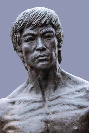 Los Angeles, CA, USA - April 5, 2018: Bruce Lee statue in Central Chinatown. Closeup of his face and part of. his torso. Bluish background.のeditorial素材