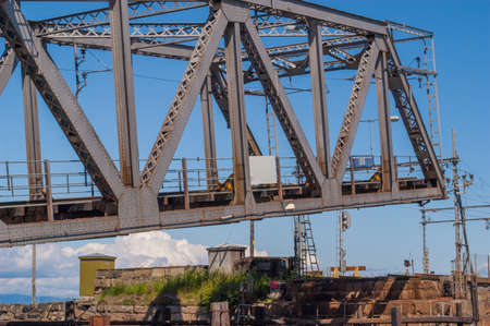 A Strauss fixed-trunnion railway bridge in operation.