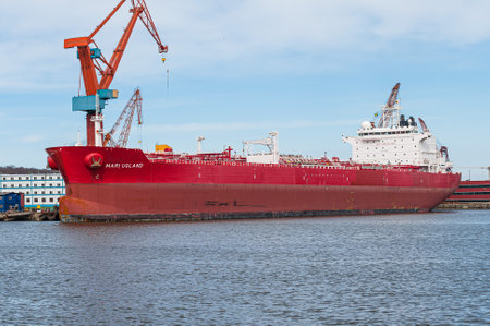 Gothenburg , Sweden - April 4 2010: Mari Ugland (IMO 9326885) at Damen Shiprepair Götaverken.のeditorial素材