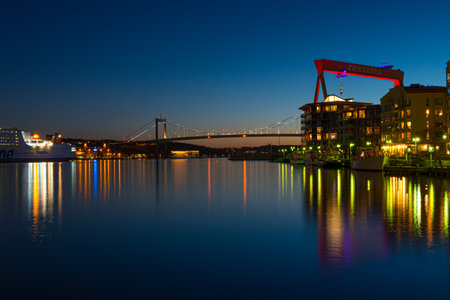 Gothenburg , Sweden - October 27 2012:  Night view of the Älvsborgs bridge from a pier at Eriksberg.のeditorial素材