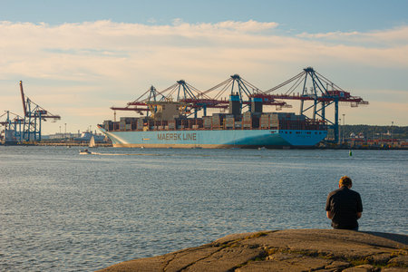 Gothenburg, Sweden - august 27 2013: Maersk Mc Kinney Moller  (IMO 9619907) loading at Skandiahamnen.のeditorial素材