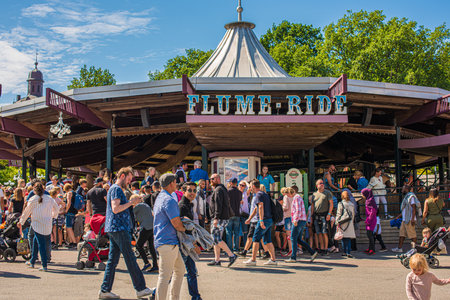 Gothenburg, Sweden - june 16 2018: Long queue at Flume Ride at Liseberg.のeditorial素材