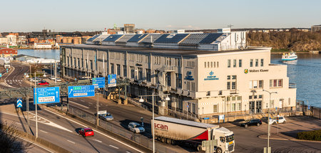 Gothenburg, Sweden - april 12 2019: Amerikaskjulet houses Port of Gothenburg and other companies.のeditorial素材