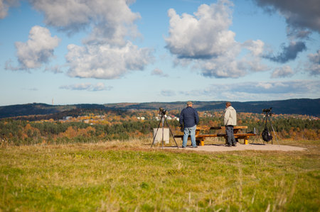 GÃ¶teborg, Sweden -  september 2010: Birdwatchers at Brudaremossenのeditorial素材